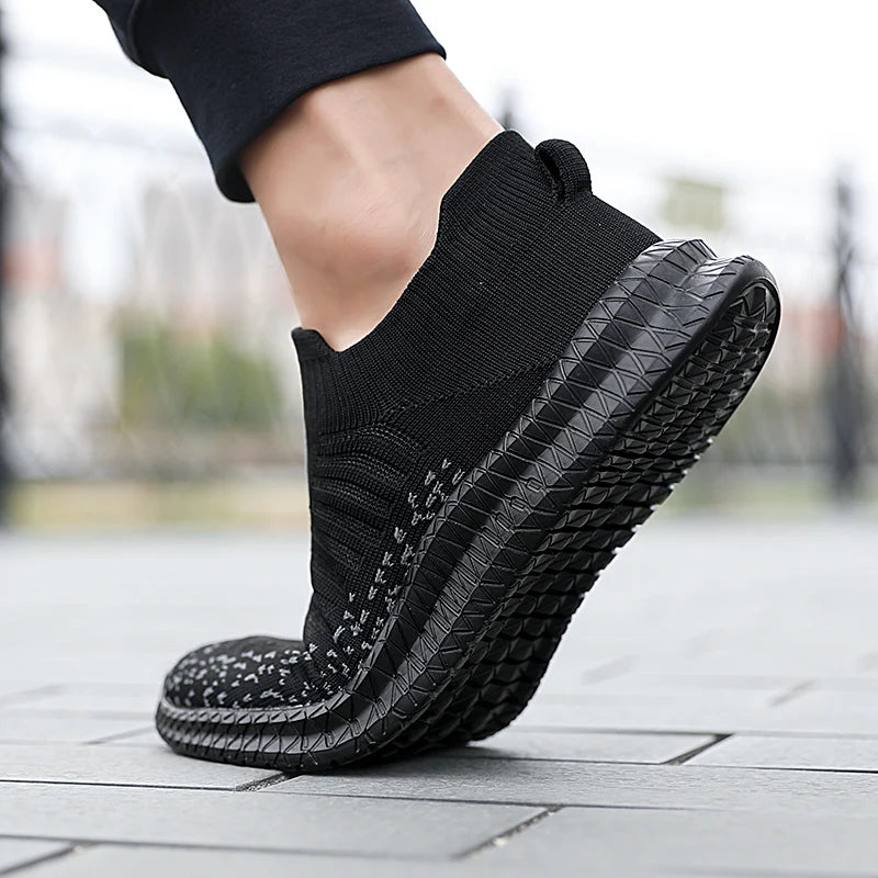 Breathable Men Casual Shoes Lightweight Outdoor Male Walking Shoes Anti-slip Men's Sneakers Slip on Flats Vulcanized Shoes 2023